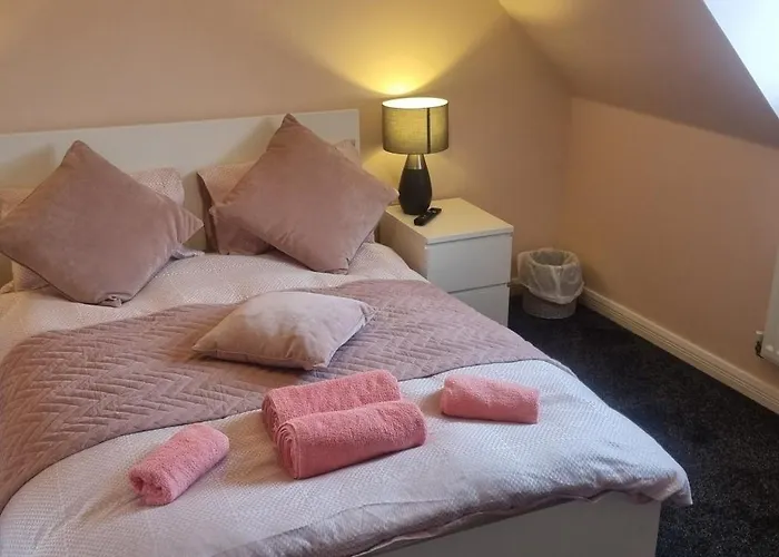 Swindon 6 Deluxe Doubles 2 With En Suite In Large House - No Pets