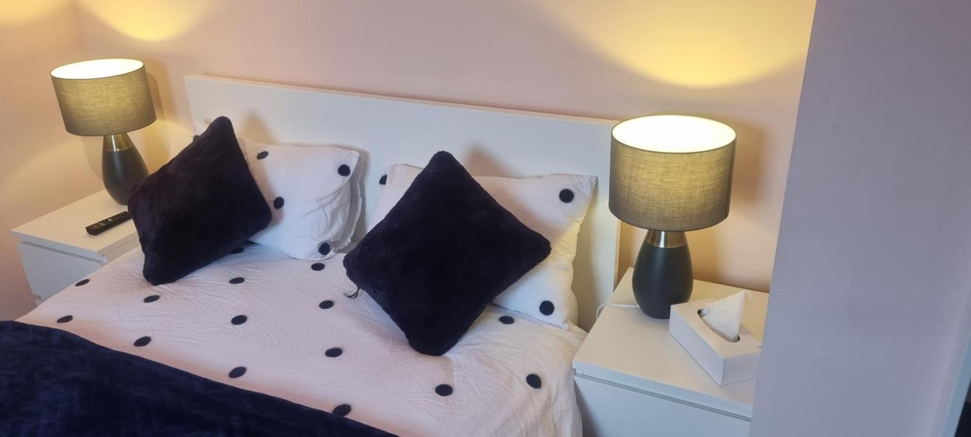 Проживание в семье 6 Deluxe Doubles 2 With En In Large House - No Pets