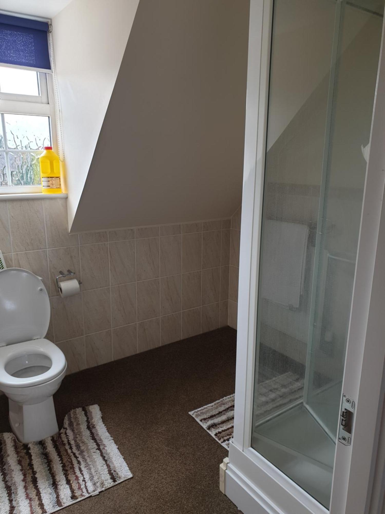 6 Deluxe Doubles 2 With En In Large House - No Pets Суиндон